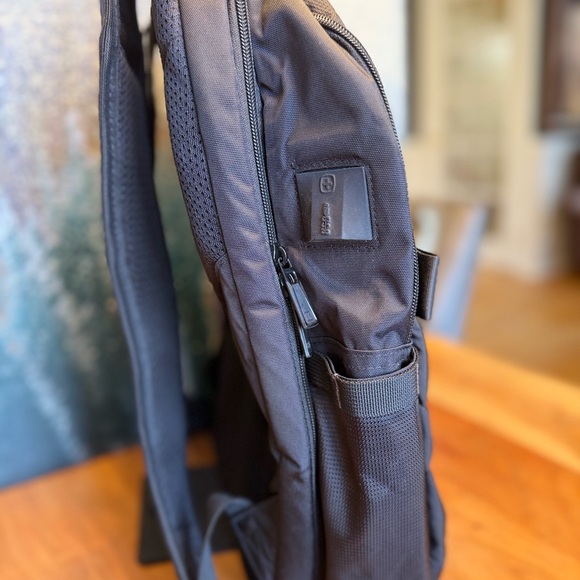SwissGear 3670 USB ScanSmart Laptop Backpack - Picture 7 of 16